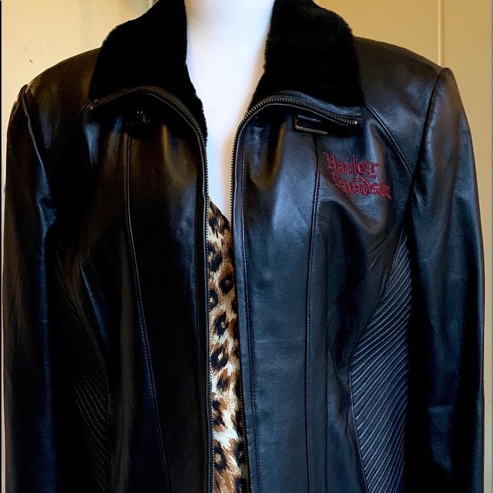 Harley-Davidson XL Leather Motorcycle Jacket Retired Design Red Embroidery